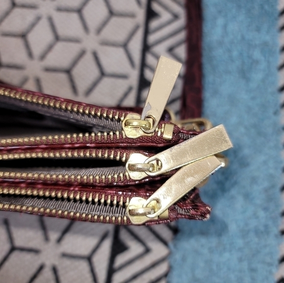 VICTOR MAROON FAUX SNAKESKIN WRISTLET - Picture 11 of 14